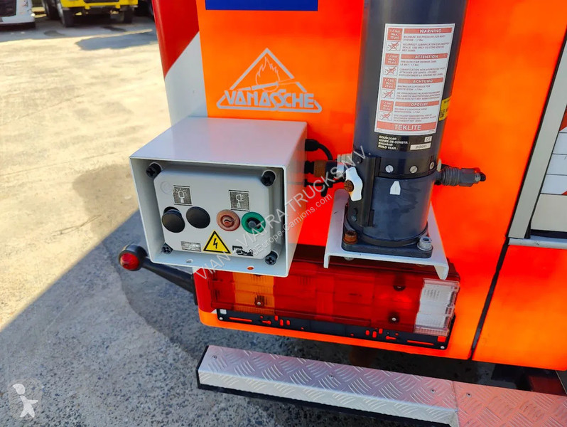 Kamion Mercedes 917 F 4X2 1500L Tank + Pump...