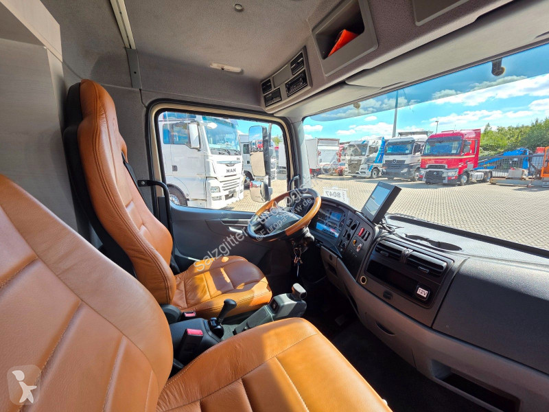 شاحنة Mercedes 818L