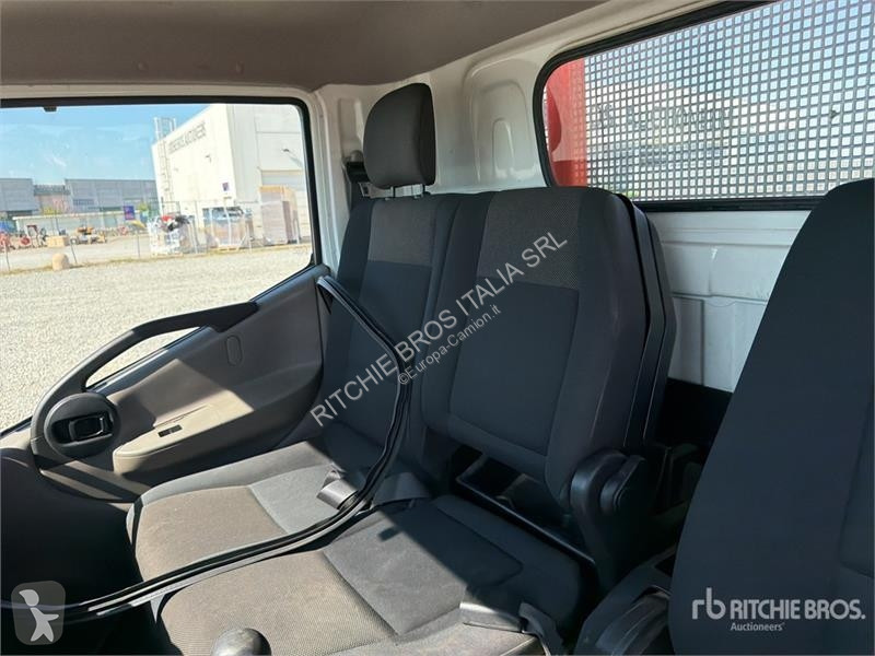 Furgoneta Nissan Flatbed Truck