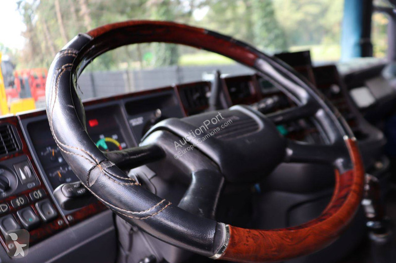 Camión Scania T124 A4X2 NA 470