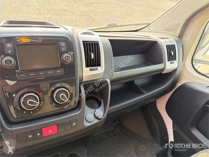 Kamion Fiat ducato Crew Cab Flatbed Truck