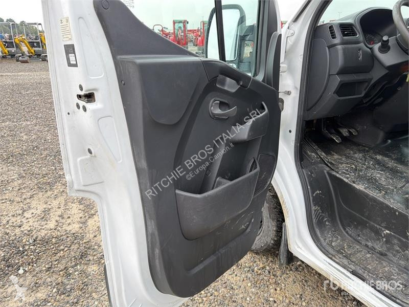 Kamion Opel Crew Cab Flatbed Truck