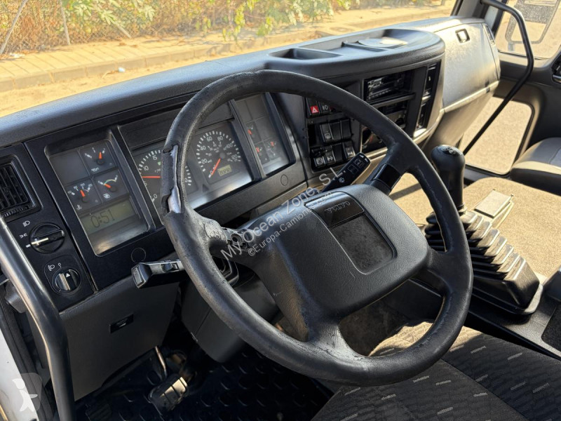 Volvo 220 truck