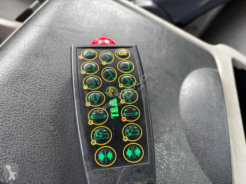 Kamion Renault 6x2 essieu relevable 320 benne...