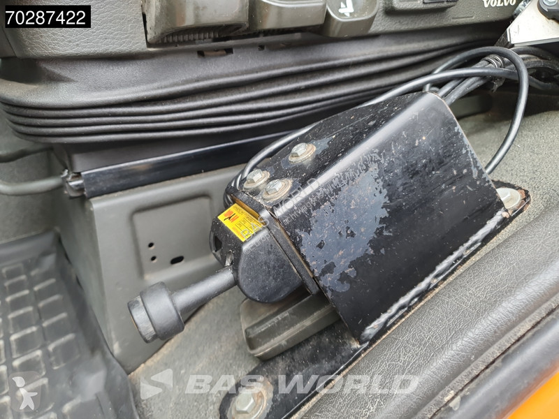 Kamion Volvo 420 6X2 HMF 2120 K 4 Crane...