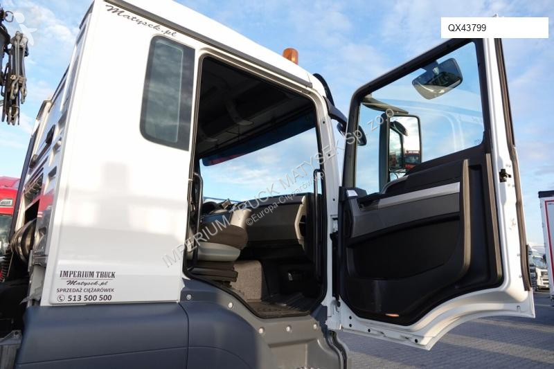 Camion MAN HIAB XS 122