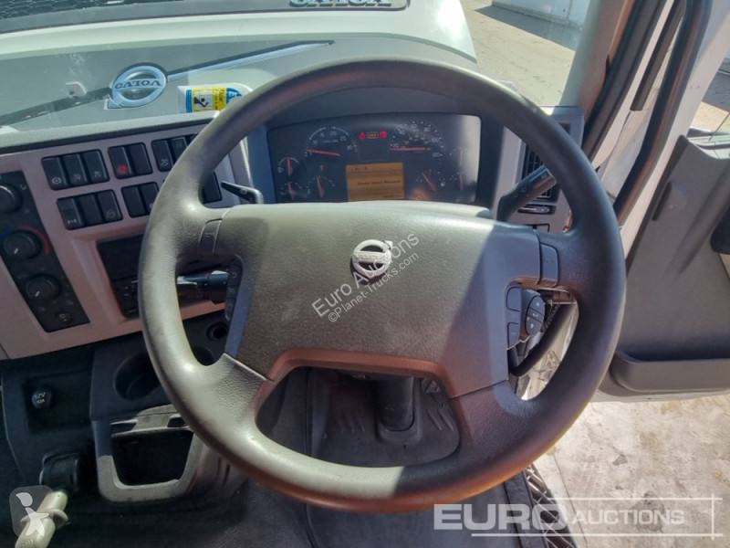 Camion Volvo FL818