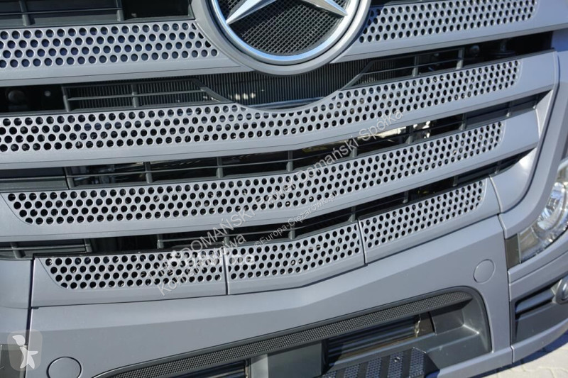Kamion s návěsem Mercedes / TANDEM