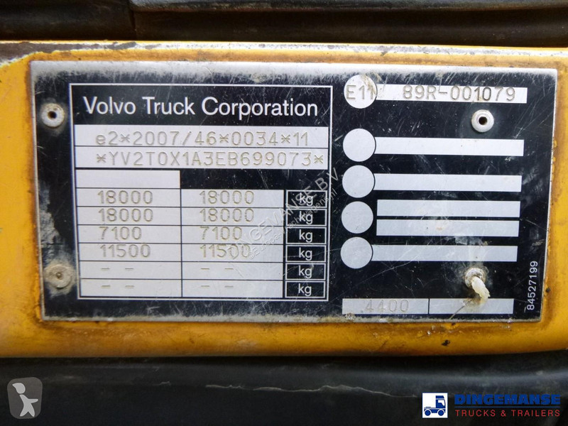 شاحنة Volvo FL 4x2 Vacuum truck Whale 8.1 m3
