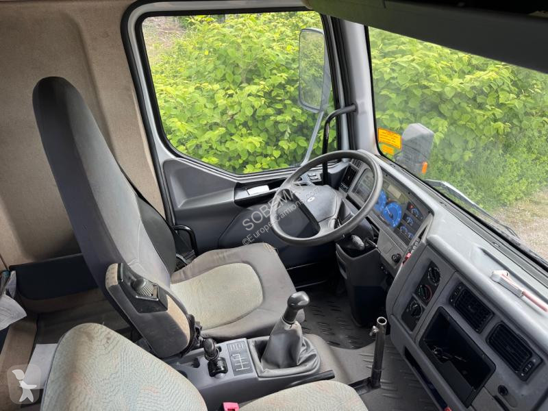 شاحنة Renault 220 DCI