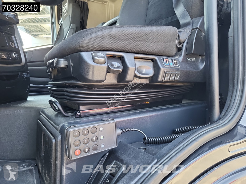 شاحنة Iveco X-Way 570 X-Way 6X2 Fassi F215...