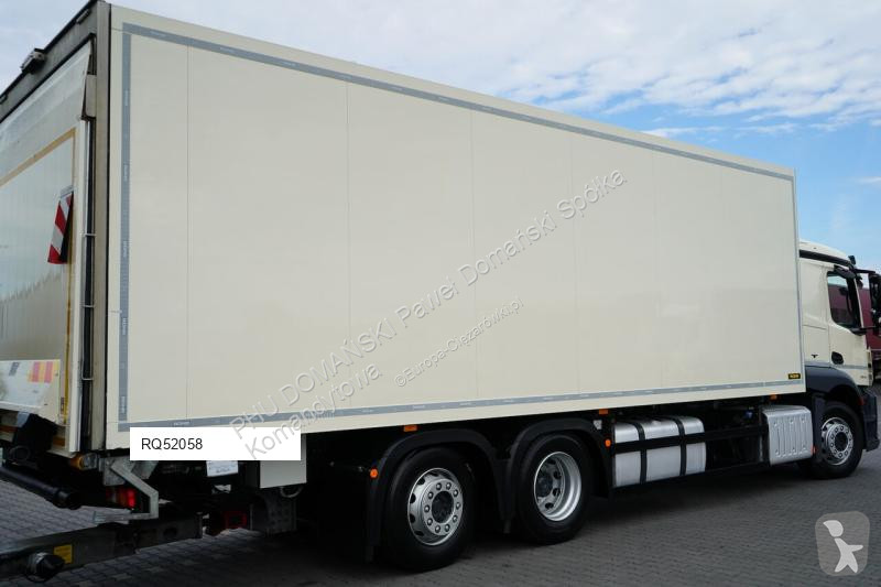 Vrachtwagen Mercedes / TANDEM