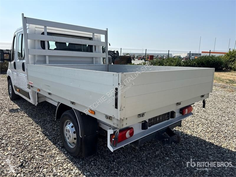 Camión Opel 2.2 103 KW DOKA Crew Cab Flatbed Truck