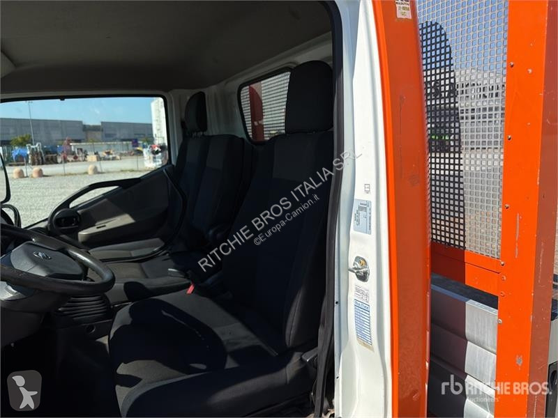 Furgoneta Nissan Flatbed Truck