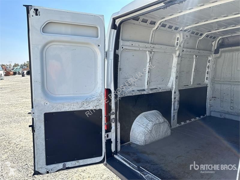 Camion Peugeot 335 L2H2 2.0 BLUEHDI 130CV Van...