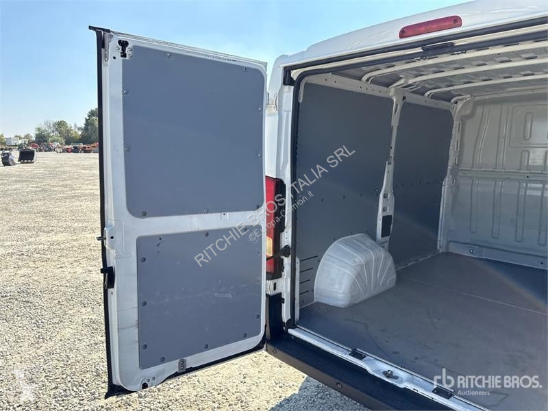 Camión Peugeot 333 L1H1 2.2 BLUEHDI 140CV SeS...