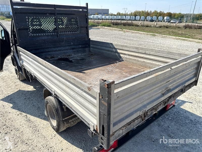 Camión Iveco 35-120 Dump Truck