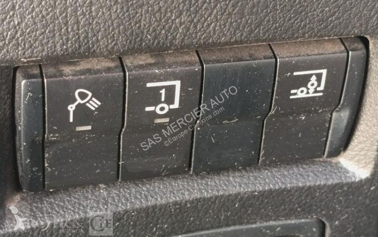 Cap tractor Mercedes