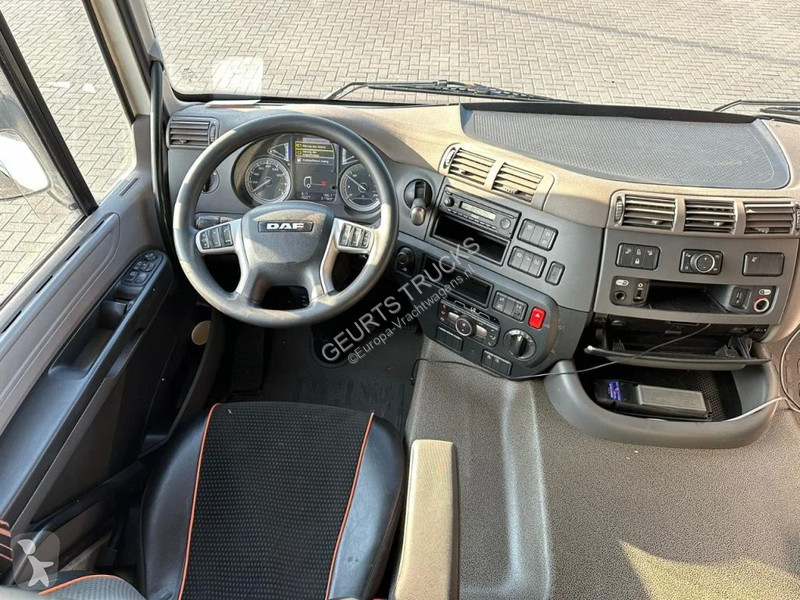 Camión DAF CF 450 8X2 OPRIJWAGEN/MACHINE...