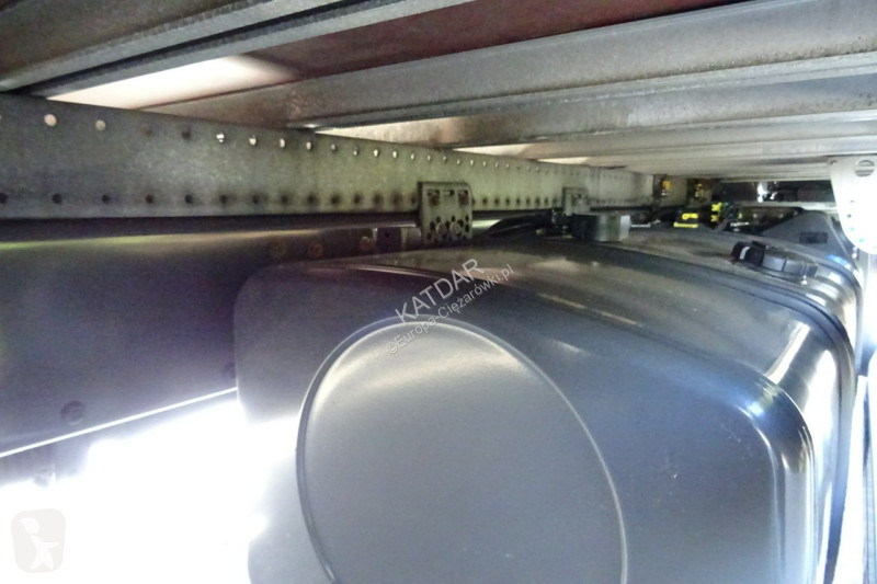 Camion Renault D12 Euro 6 kontener 18p z windą...