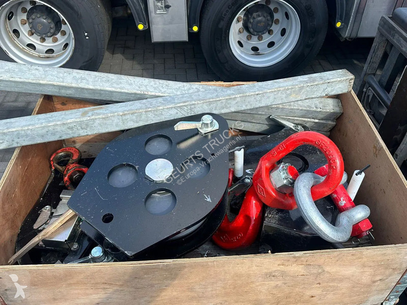 Lastbil Volvo 500 8X2F R BAKWAGEN MET FASSI...