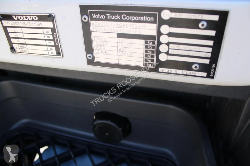 شاحنة Volvo 280 + CARRIER + ATP/FRC + LIFT...