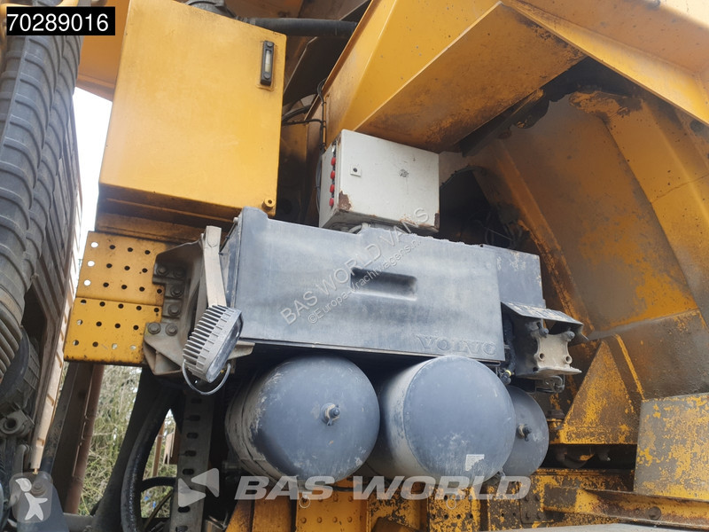شاحنة Volvo 520  8X4 32m3 AJK Pusher 40Tons...