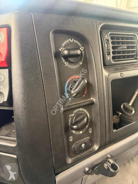 شاحنة Renault 220 MEDISCHE VRACHTWAGEN /CAMION...