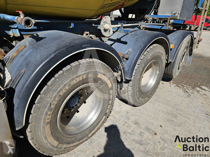 Camion Volvo 480 8X4