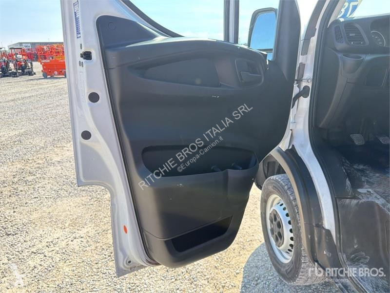 Camion Iveco 19-8,5 HQ 19 m on Iveco 35-140...