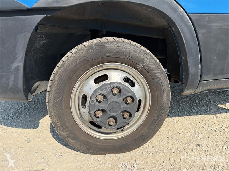 Camión Iveco 35C12 Dump Truck (Inoperable)