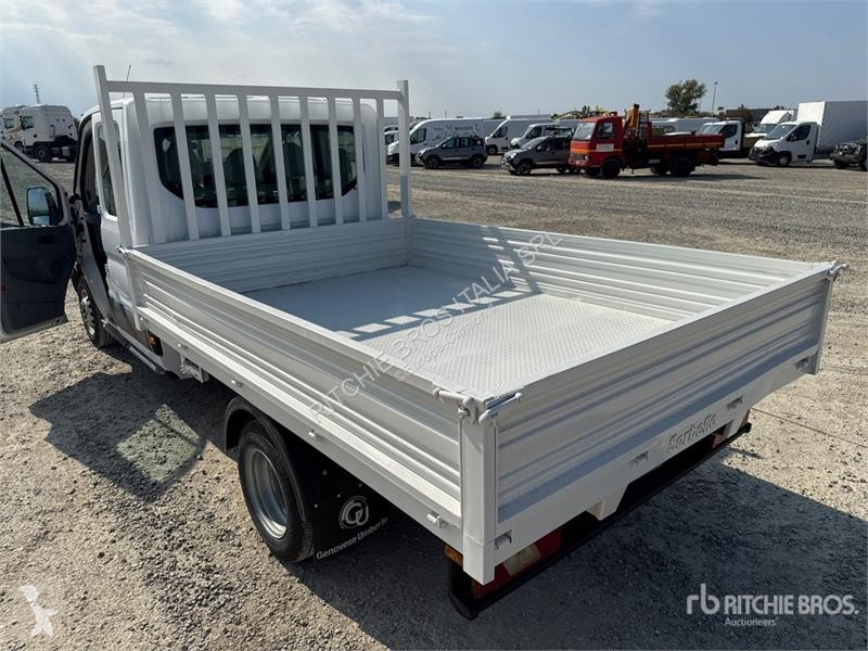 Camión Ford Crew Cab Flatbed Truck