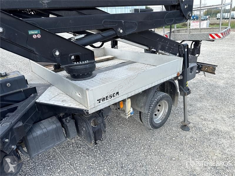 Camion Nissan Isoli PNT 230 20.5 m on Nissan...