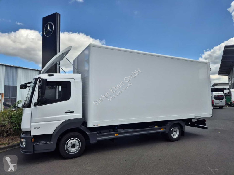 Kamion Mercedes 818 L Koffer, 4 Stück vorhanden