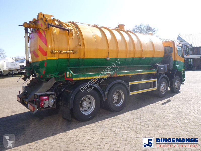 Lastbil Mercedes 3236 8x4 RHD vacuum tank
