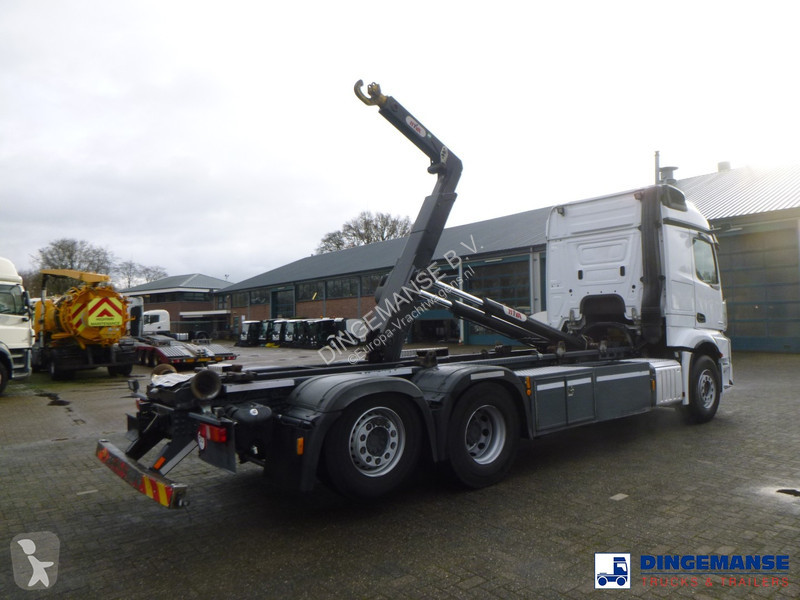 Vrachtwagen Mercedes 2843 6x2 Hyva container...