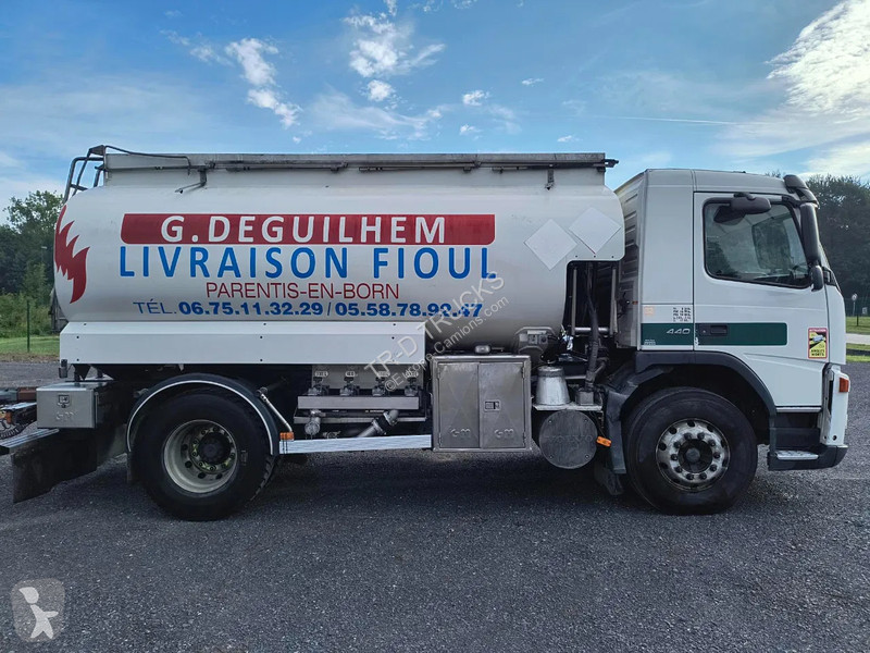 Camion Volvo 440 13000L FUEL / CARBURANT - 4 COMP