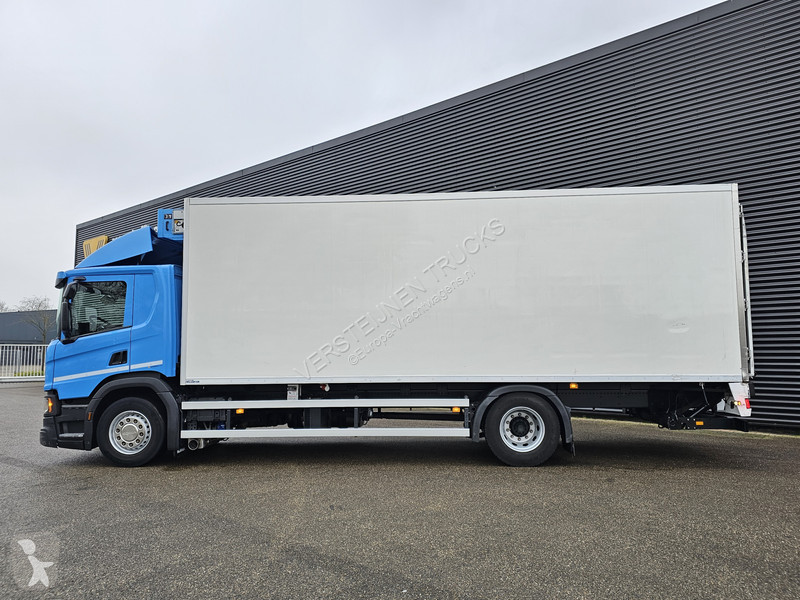 Vrachtwagen Scania P250 4x2 / FRIGO / KUH / BW