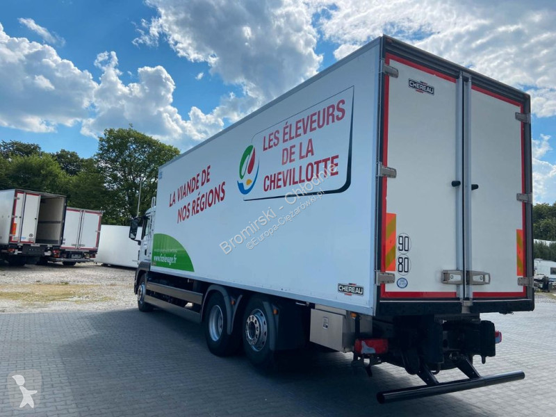 Camion MAN 26.400 FLEISCH-ROHRBAHNEN/MEAT CHEREAU