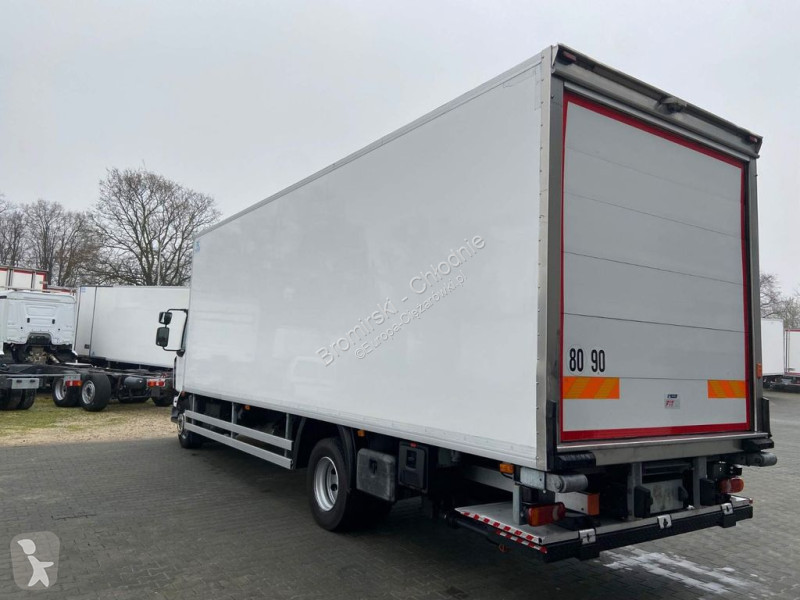 Camion Renault MIDLUM 220 DXI 16 T CARRIER...
