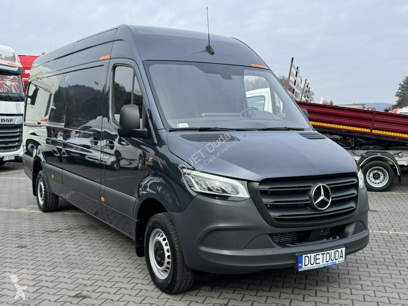 Vrachtwagen Mercedes 319