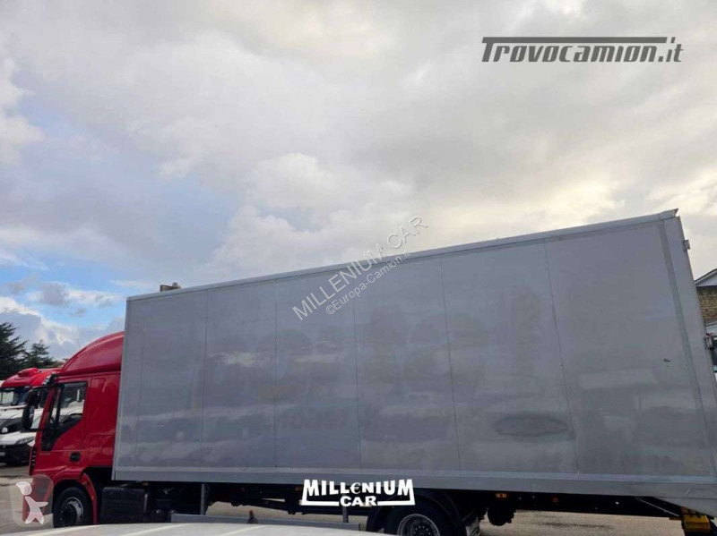 Kamion Iveco 120E22 FURGONE 7,70 KM 180000 2018