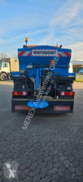 Gemeentevoertuig Unimog Winterdienst