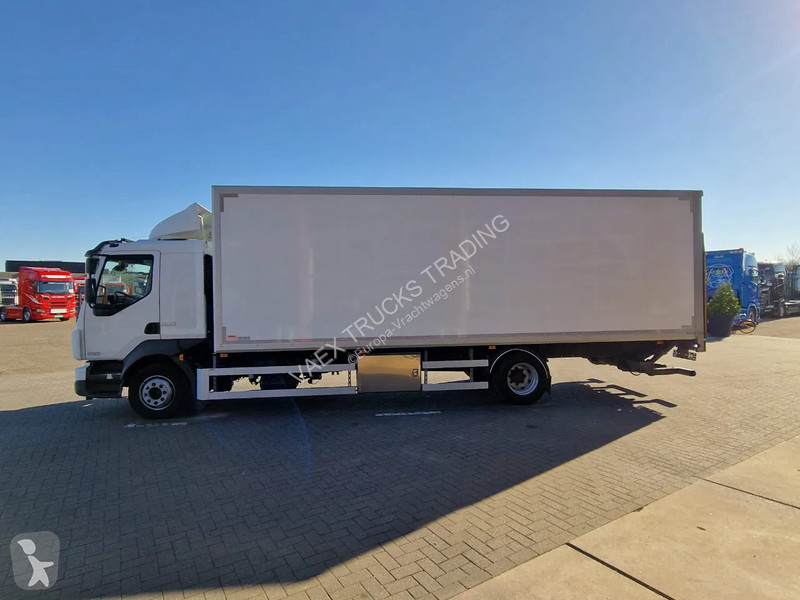 Kamion Volvo FL 250 4x2 Box truck, loading...