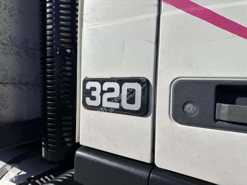 Camion Volvo 320