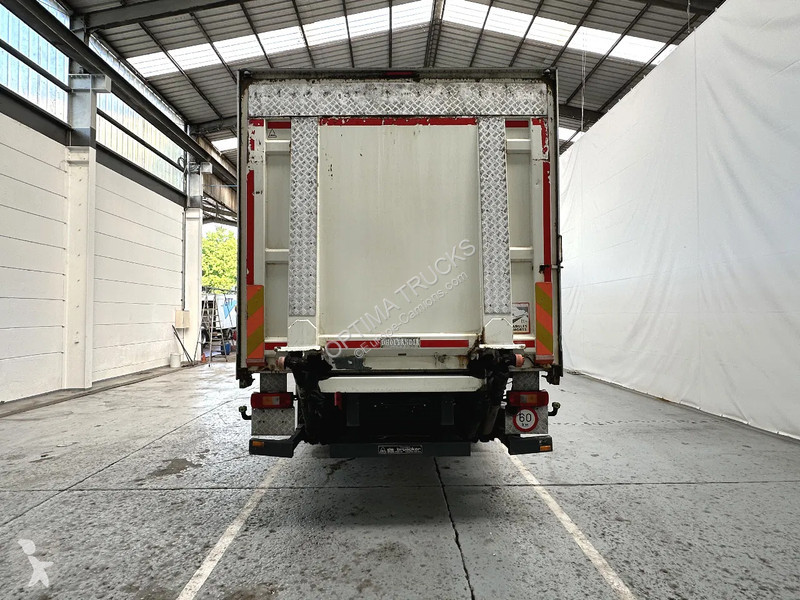 Kamion Volvo 330 / Essieu relevable et...
