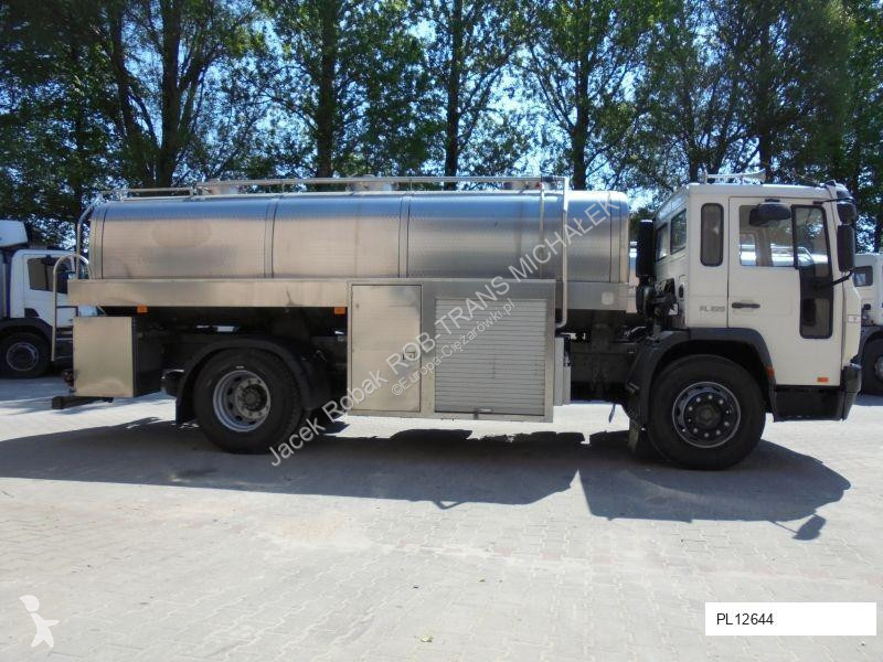 Camión Volvo FL220