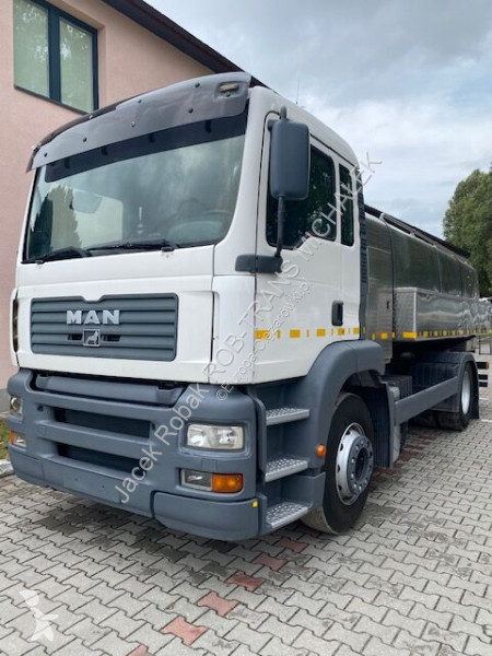 Camião MAN 18-413