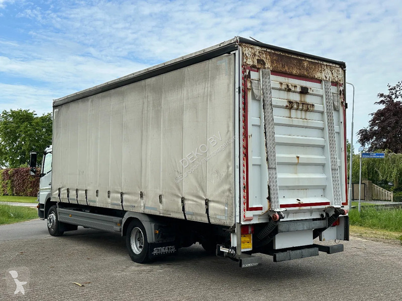 Vrachtwagen Mercedes 1218 bakwagen met laadklep...