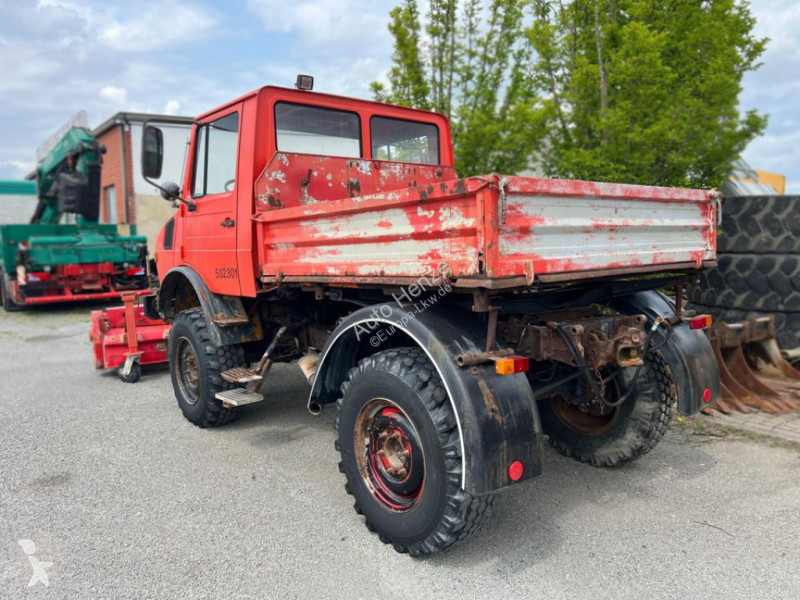 Kamion Mercedes Unimog U 424 2-Achs...